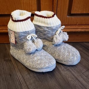 Brand new women's inside warm slippers. Size 7/8.